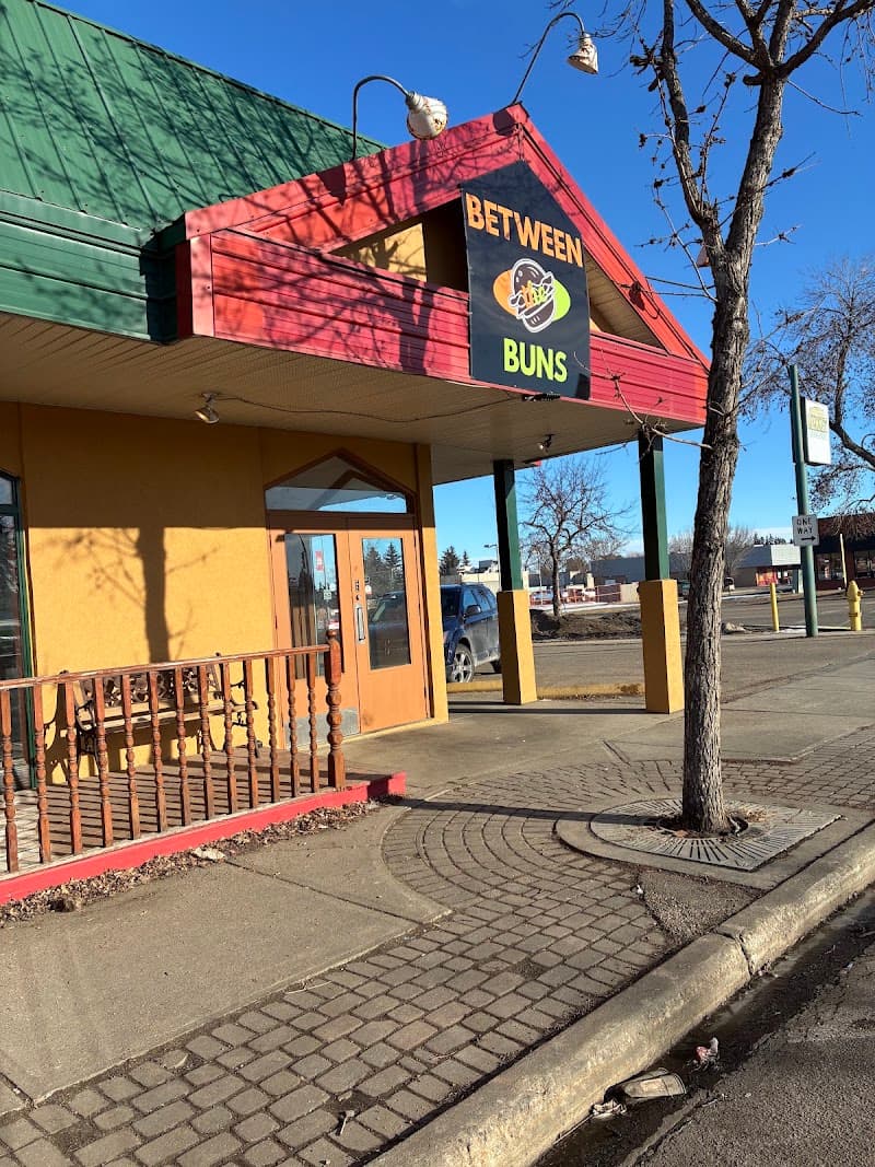 Between The Buns, burger restaurant in Spruce Grove, AB