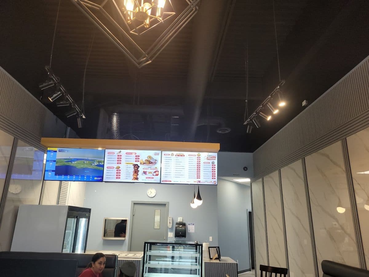 Fort Road Pizza and Donair in North Edmonton