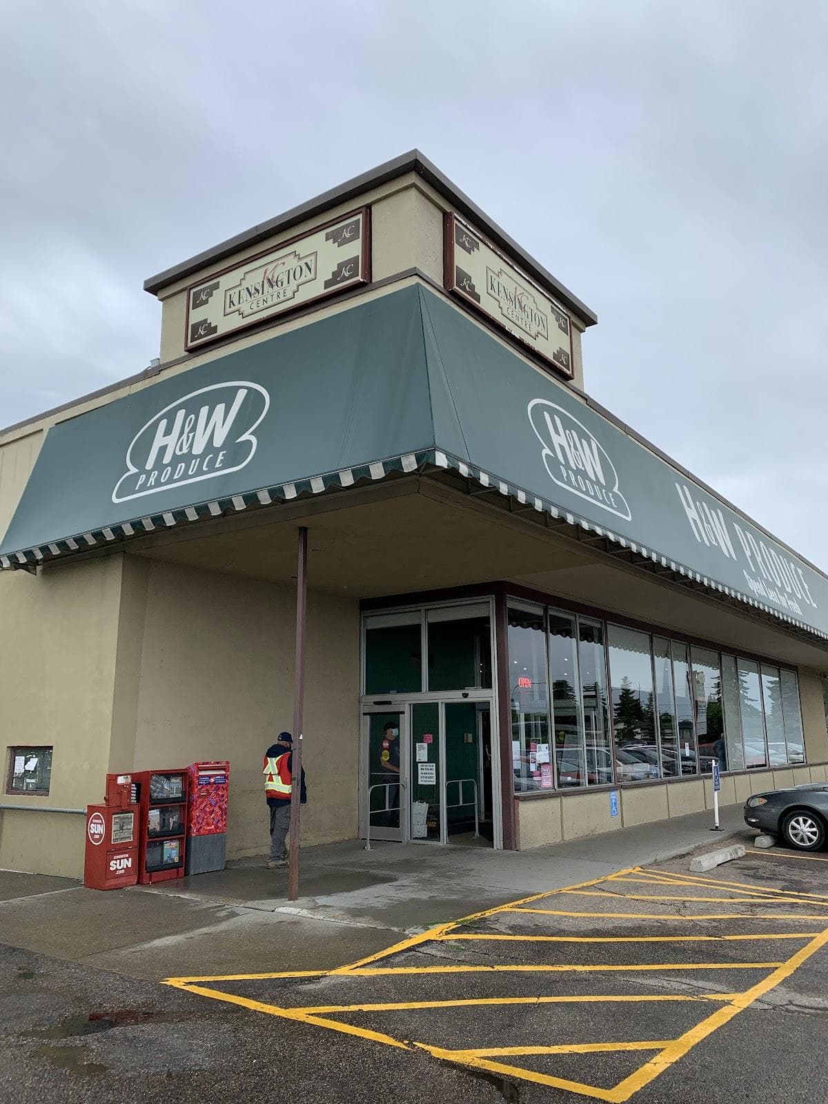 H&W Produce (132 Ave) in Edmonton