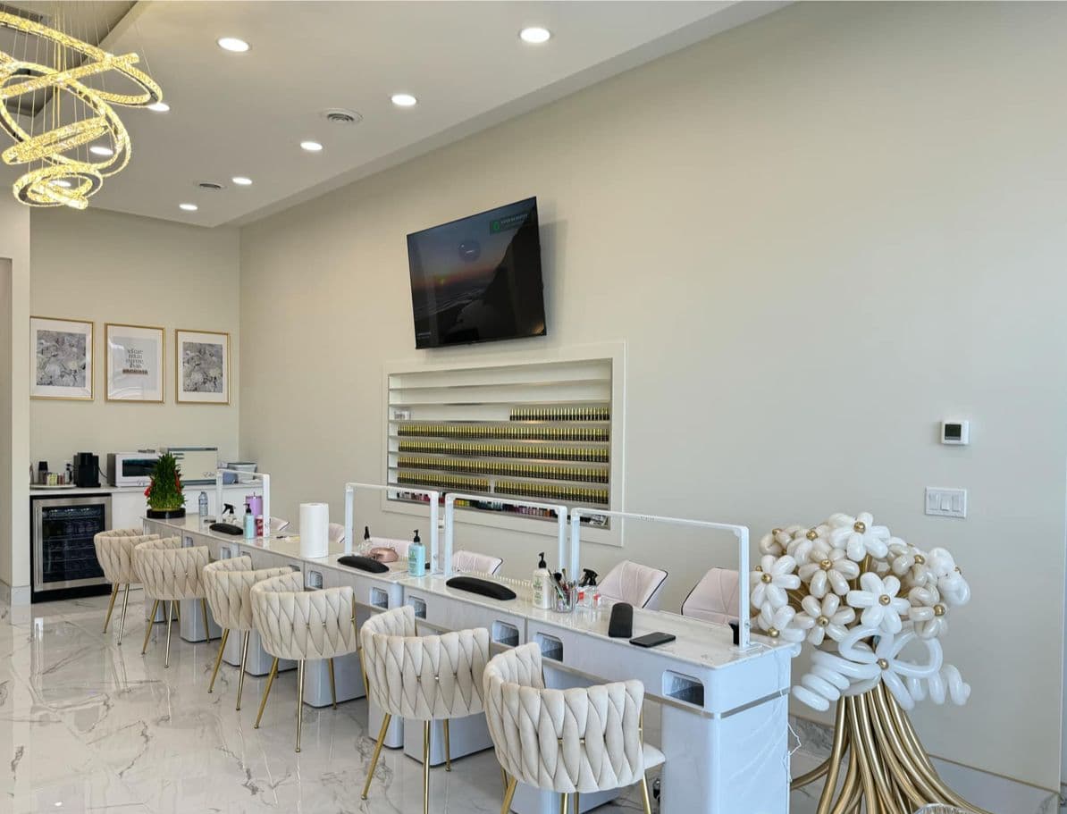 La Crème Nail Bar in Leduc, AB