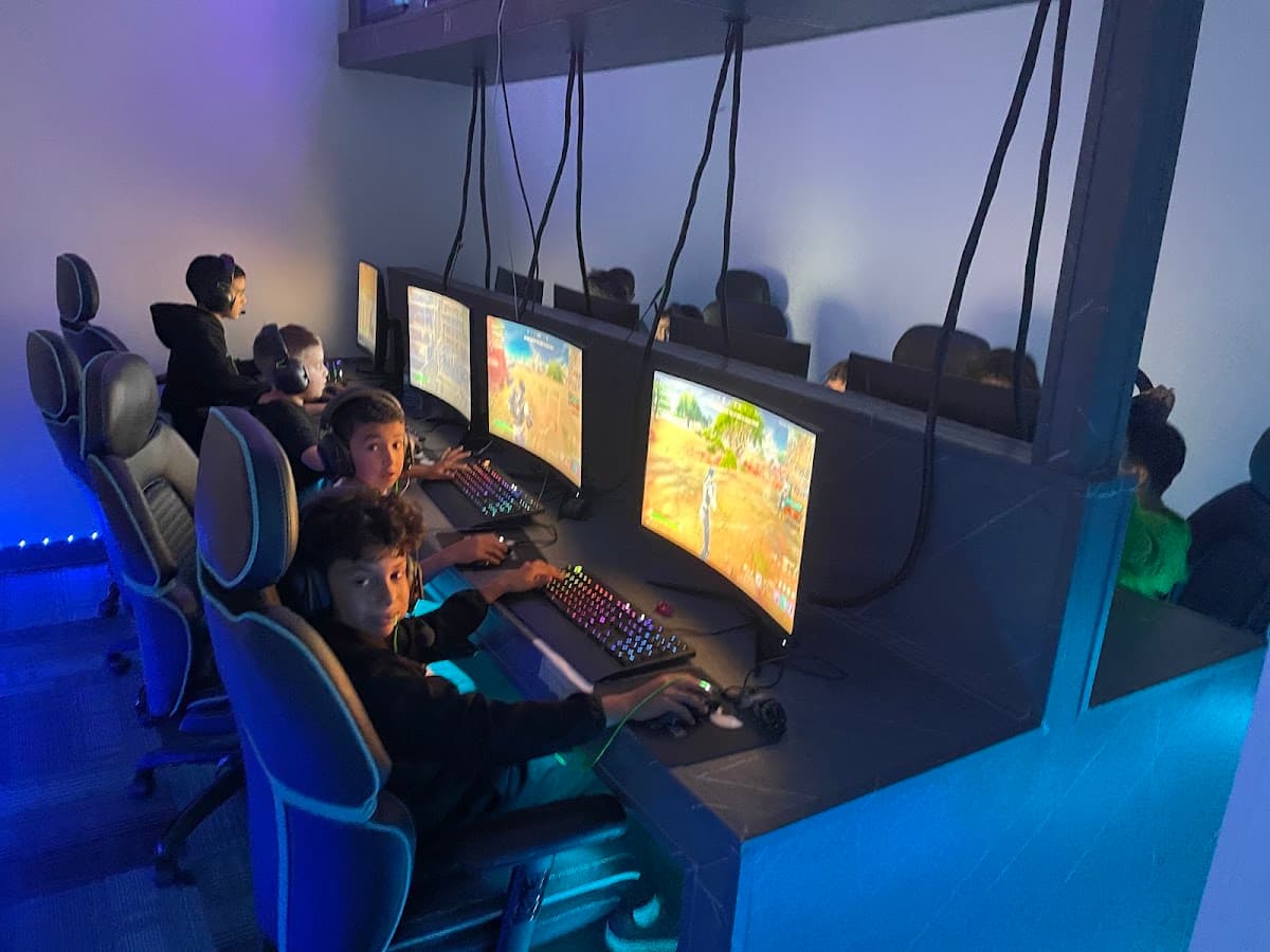 LinkUp Gaming Cafe in Edmonton