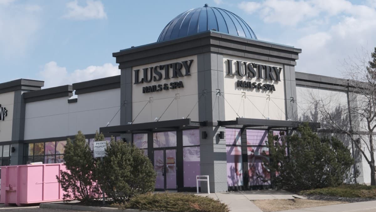 Lustry Nails & Spa South Common