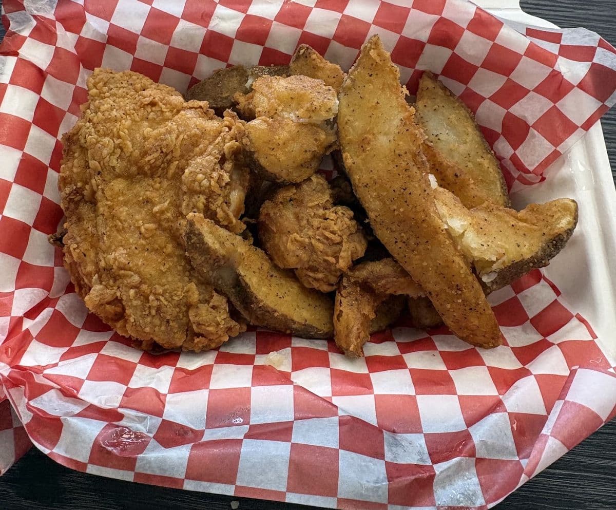 Ralphs Fried Chicken in Castle Downs, Edmonton