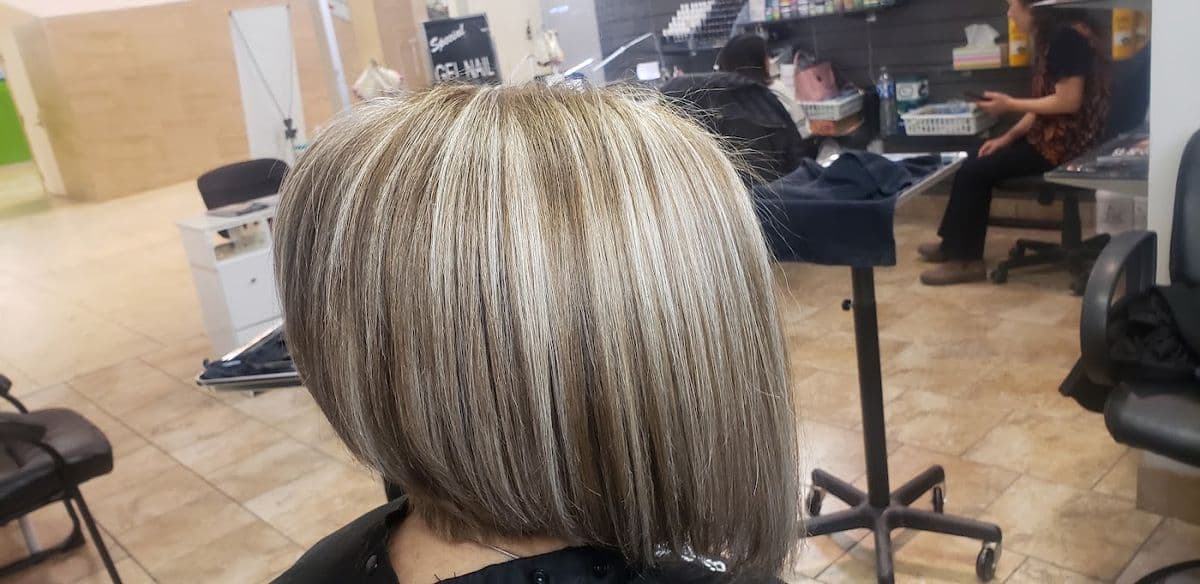 Salon 11 in North Edmonton
