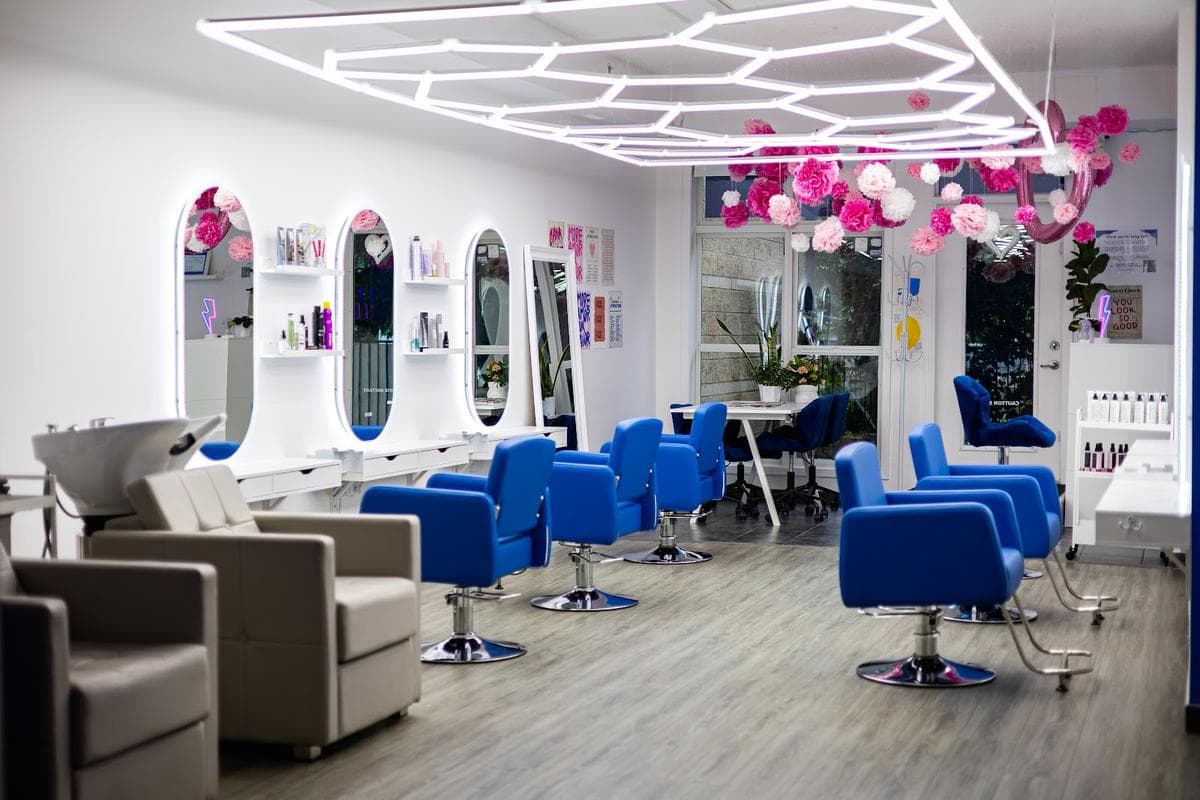 Salon WhiteBlue in Edmonton