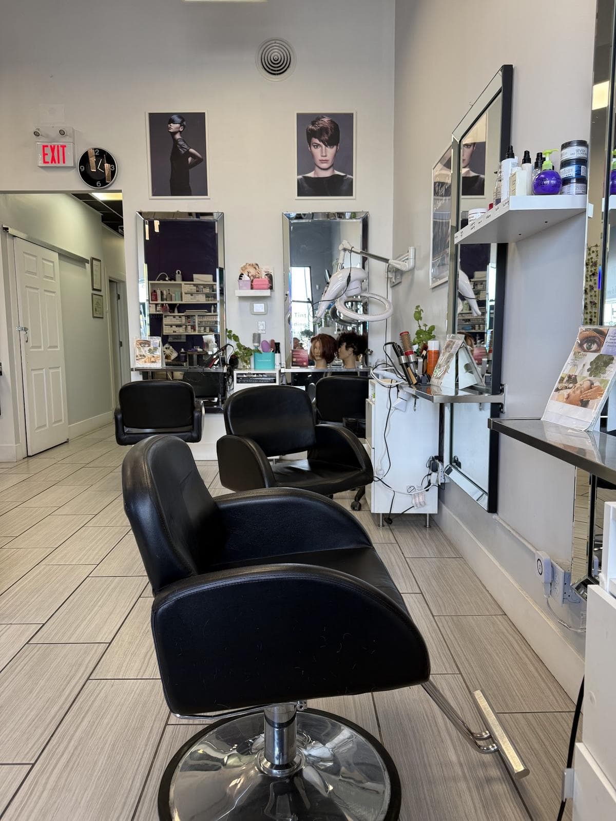 Si Salon and Spa in West Edmonton