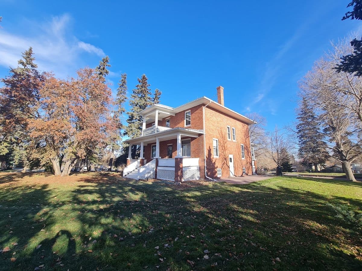 Smeltzer House Centre For Arts & Culture in Sherwood Park, AB