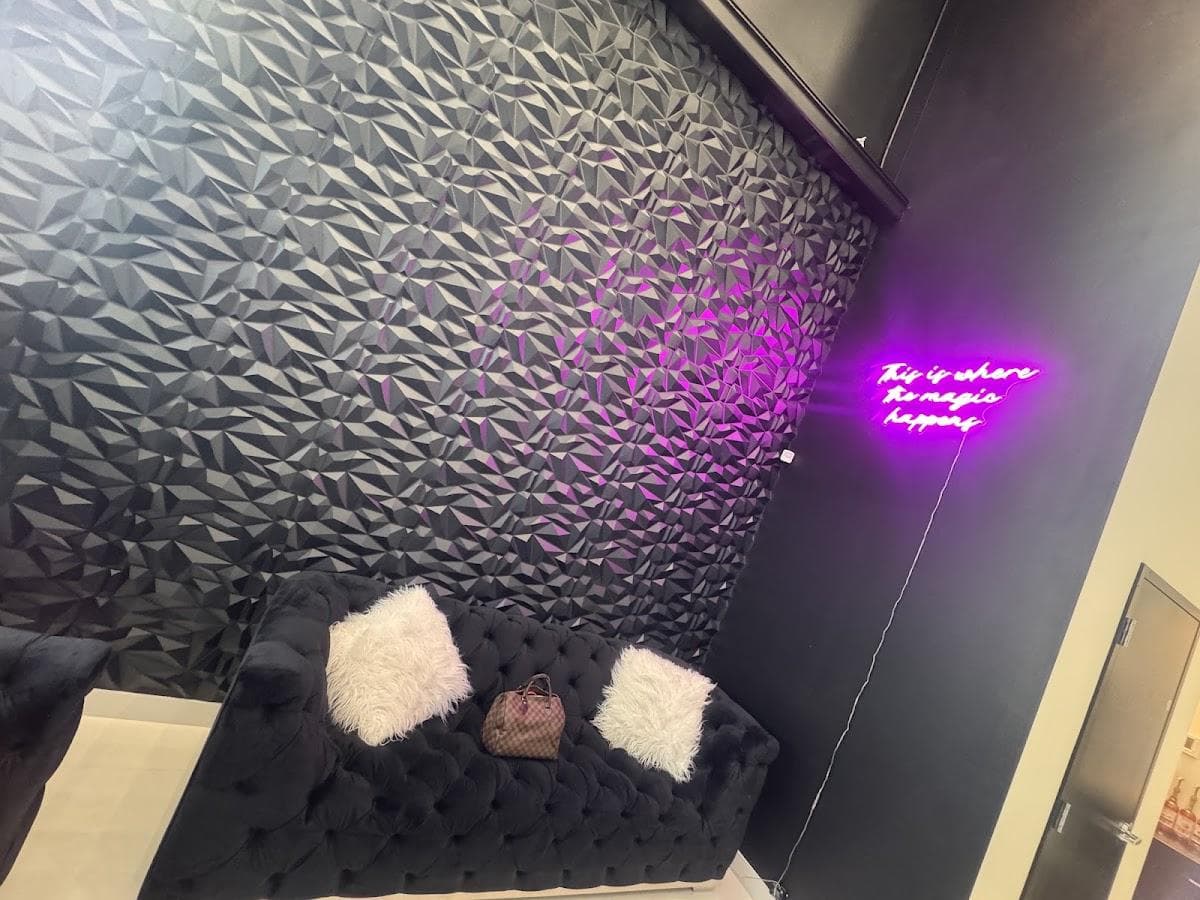 The Injectionist & Aesthetics in 124 Street, Edmonton