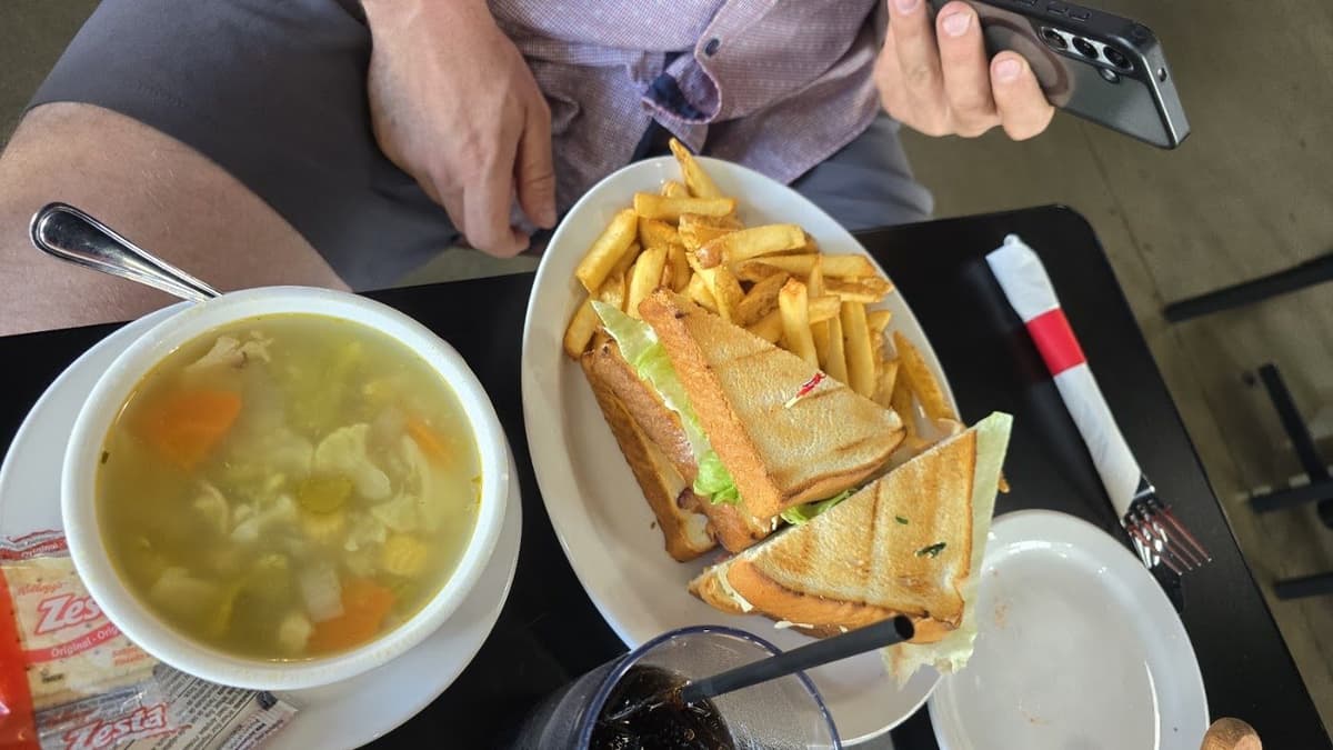 Zayn's Diner Plus Sherwood Park in Sherwood Park, AB